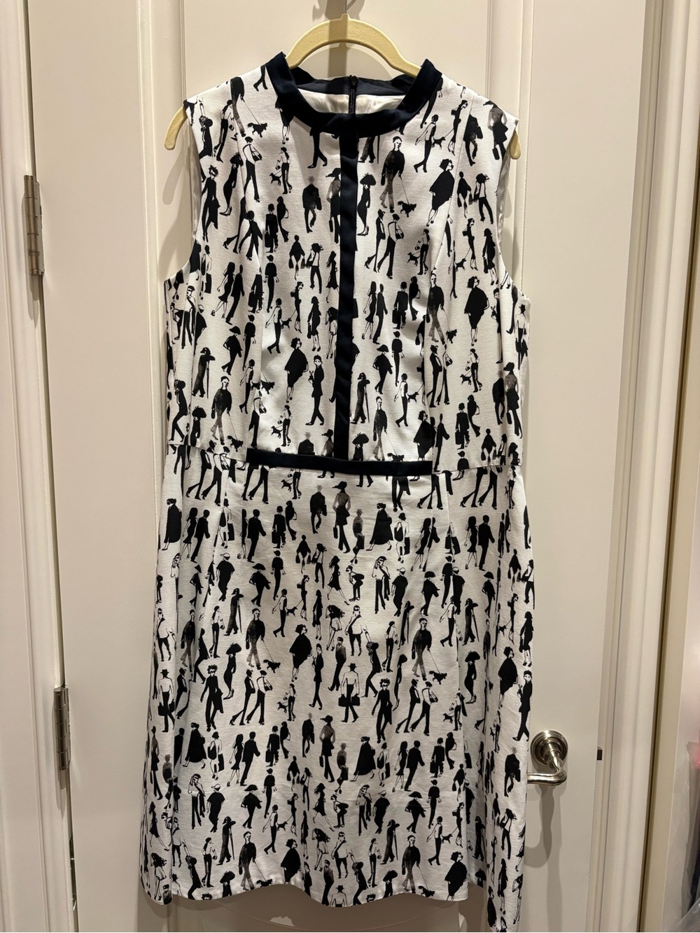 Akris Punto Black and White Sleeveless Midi Dress with Figurative Print